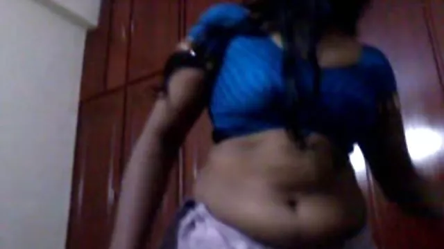 愛人ではブーツ、ラテックスFucksガThreesomeのお尻