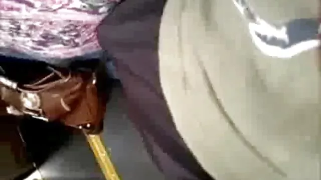 歩いた後は若いカップルに従震性