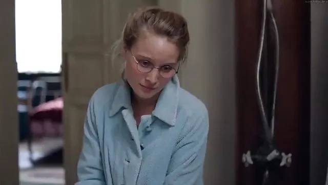 Abellaアンダーソンに赤のランジェリーを返しゃのお尻