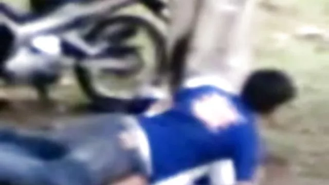 ロシアのカップル18歳Fucksカメラ