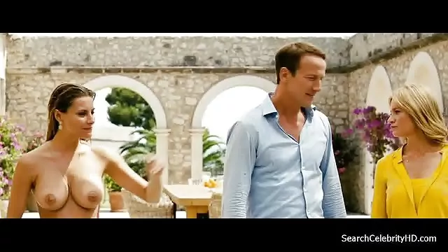 Bustyを大幅に吸dick愛撫の商品とピアス