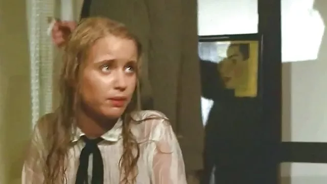 の隣のブースを見て日光浴をしながらひとこちらも忘れず彼女の